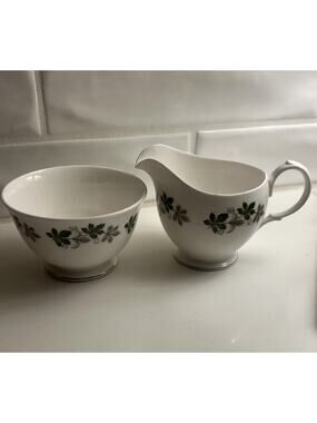 Vtg‎ GAINSBOROUGH England White Bone China Green Leaves CREAMER AND SUGAR SET